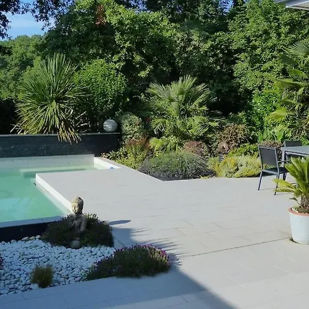 Standing Piscine Privee En Ecrin De Verdure Mérignac