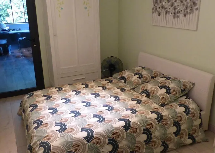 Villa Standing Piscine Privée En écrin De Verdure Mérignac