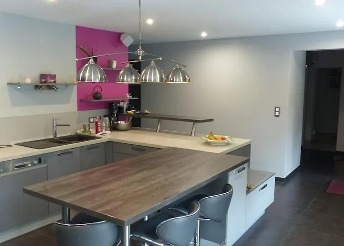 Standing Piscine Privée En écrin De Verdure